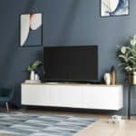 Meuble TV mural blanc et bois avec téléviseur – salon moderne