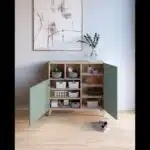 Rangement chaussures compact en chêne clair et vert pastel