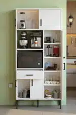 Armoire cuisine 5 portes ouverte avec étagères de rangement