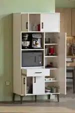 Intérieur de l'armoire cuisine 5 portes avec compartiments