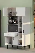 Tiroir de rangement de l'armoire cuisine blanche